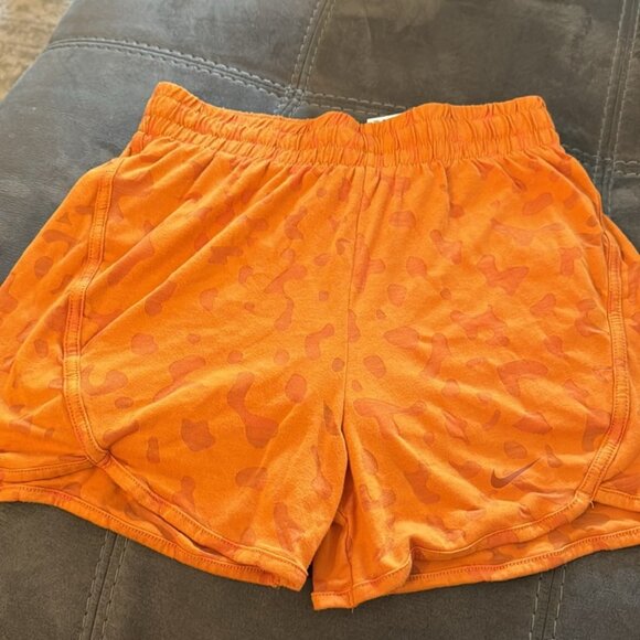 Nike Youth Girls Orange Cheetah Leopard Two Piece Workout Casual Size L - Picture 2 of 4